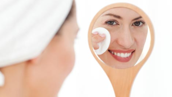 العبث بالبثور يمكن أن يؤدي إلى تفاقم مشكل حب الشباب