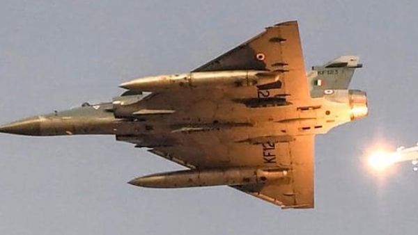 Indian warplanes bombed camps and launch pads in Pakistan (Twitter)