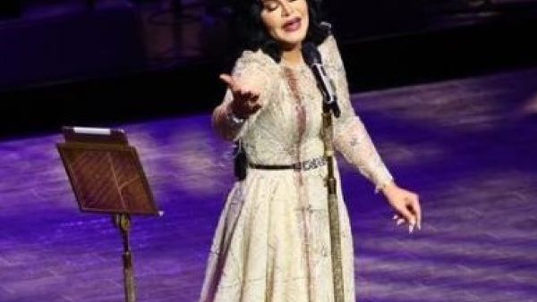 أحلام تغني في لندن