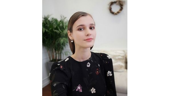 يستطيع هاتف HUAWEI Mate 10 Pro التصوير بسلاسة مع تأثير خاصية البوكيه المميّز عن طريق تحويل نقطة محورية على موضوع الصورة، لصور شخصية مثالية وصور السيلفي. يستطيع هاتف HUAWEI Mate 10 Pro التصوير بسلاسة مع تأثير خاصية البوكيه المميّز عن طريق تحويل نقطة محورية على موضوع الصورة، لصور شخصية مثالية وصور السيلفي.
