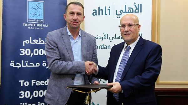 الدكتور احمد الحسين المدير العام للبنك الأهلي و سامر بلقر المدير العام لتكية أم علي سامر بلقر الدكتور احمد الحسين المدير العام للبنك الأهلي و سامر بلقر المدير العام لتكية أم علي سامر بلقر