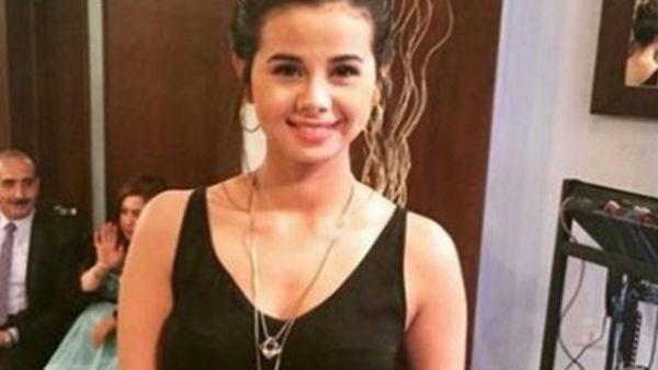 منة عرفة تودع الطفولة
