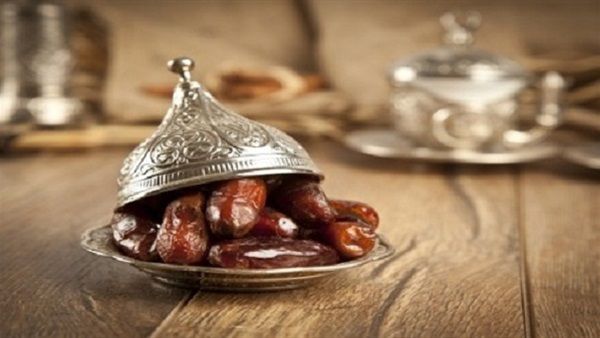 لا تبالغ في استهلاك التمر