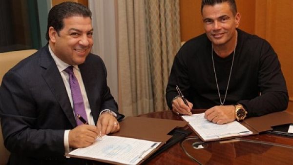 عمرو دياب يتعاقد على برنامج عالمي ضخم 