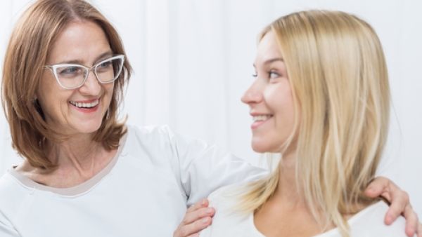 الثرثرة الركن الأساسي الذي يسمح للحماة بالتدخل بحياتكما الزوجية

