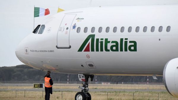 Etihad is one of ten companies submitting non-binding offers for ailing Alitalia. (File photo) 