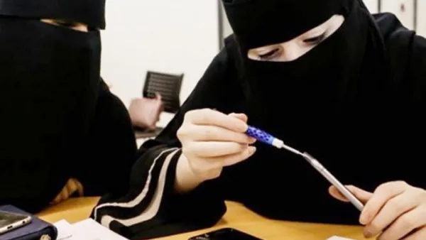 The new website “Alajnabia”, or foreigner in Arabic, aims to increase the number of women in the workforce by connecting female job seekers with recruiters. (SG)