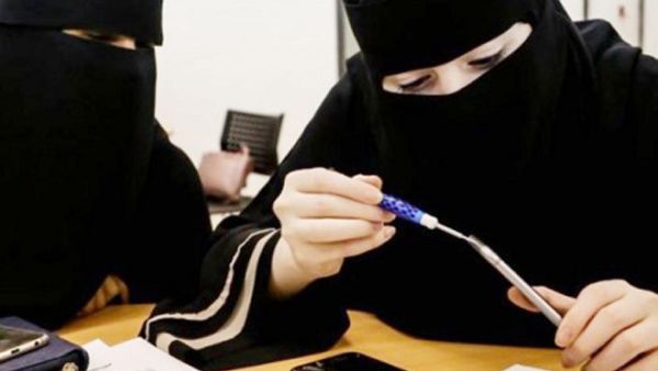The new website “Alajnabia”, or foreigner in Arabic, aims to increase the number of women in the workforce by connecting female job seekers with recruiters. (SG)