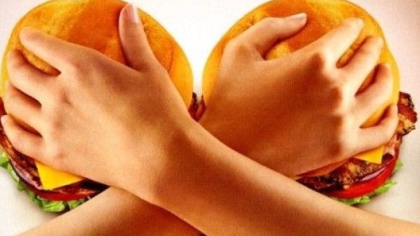 ضموه ع الصدر