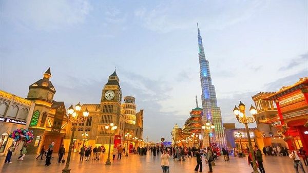 توفر القرية  4 مرشدين سياحيين باللغات العربية والإنجليزية والروسية والصينية لمرافقة المجموعات السياحية في حالة الطلب.
