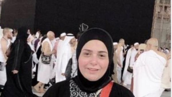 صابرين تؤدي مناسك العمرة