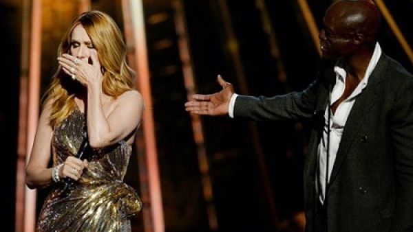 سيلين ديون...لماذا انهارت في حفل (بيلبورد)؟ 