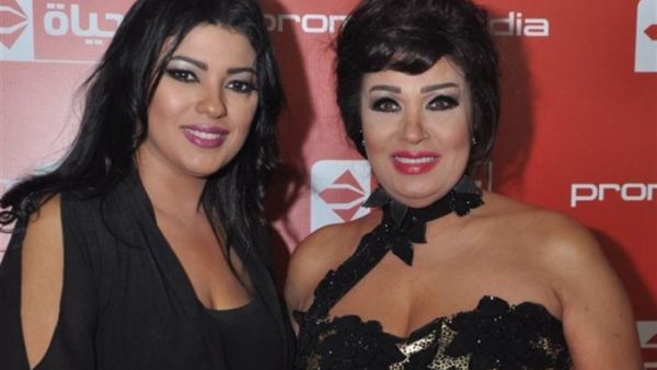 عزة ووالدتها فيفي عبده 