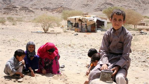 Displaced Yemeni Children Playing Outside Their Shelter (AFP/File Photo)