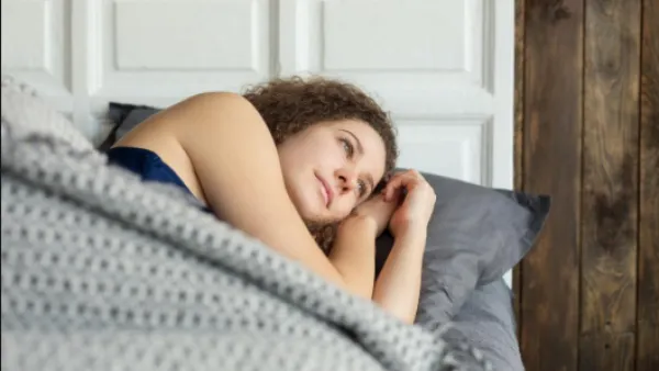الظلام التام، يضمن راحة فعلية للعين (shutterstock.com)
