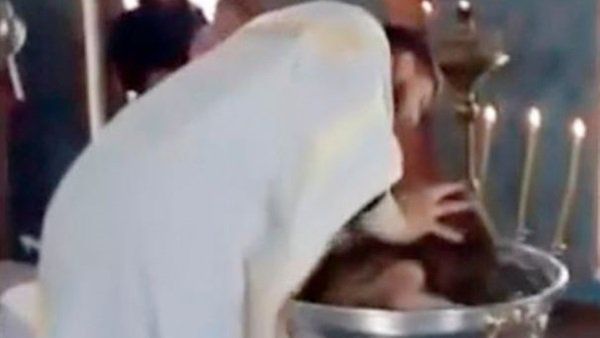 من مقطع الفيديو (dailymail.co.uk)