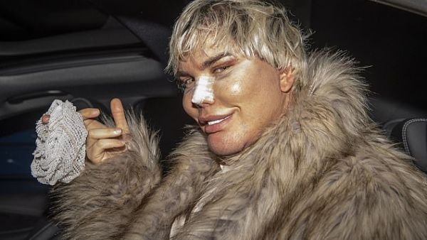 الدمية البشرية كين