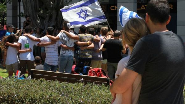 Israeli rightwing students rally against Palestinians (AFP/File Photo)