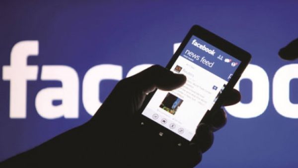 Demonstration in Gaza to protest Facebook’s practice of unilaterally blocking Palestinian Facebook accounts (AFP/File Photo)