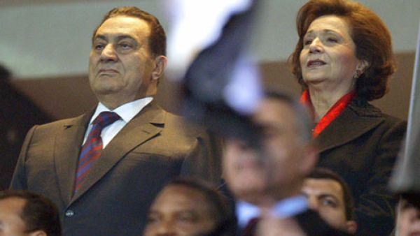 سوزان ثابت مع زوجها الرئيس المصري السابق حسني مبارك