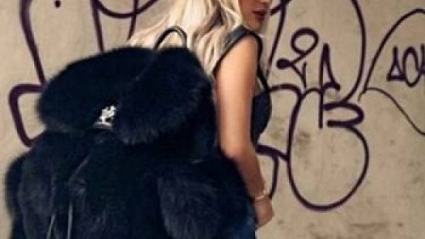 مايا دياب تستعرض أحدث حقائبها