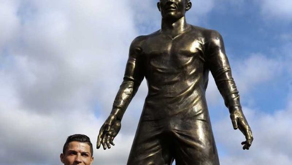 So this statue of Cristiano Ronaldo is in Portugal (Twitter)
