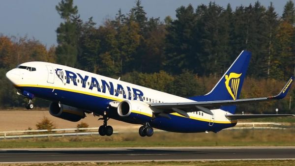 Ryanair plane (Twitter)