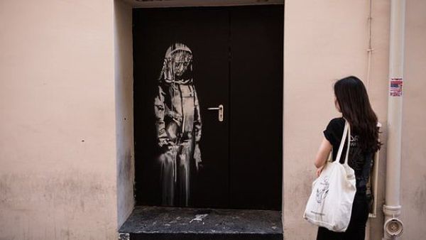 Thieves steal Banksy artwork (Twitter)