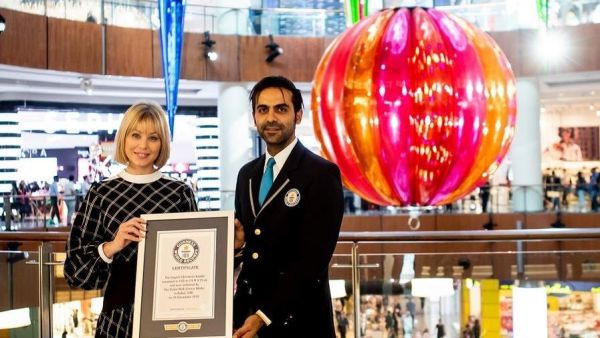 Dubai Mall sets Guinness World Record for largest Christmas ornament (Twitter)