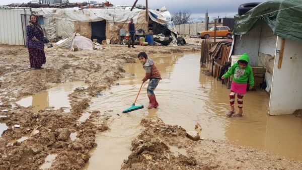 Struggles of the Syrian refugees camps (Twitter) 