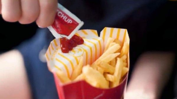 Fries box folded and you can place the tomato sauce on the ledge (Twitter)