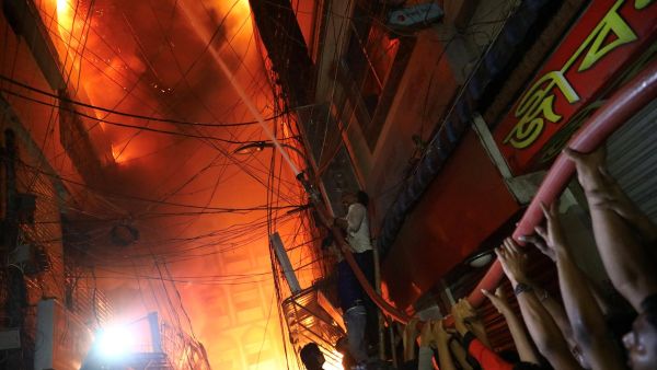 Huge fire kills dozens in old part of Bangladesh capital Dhaka (Twitter)