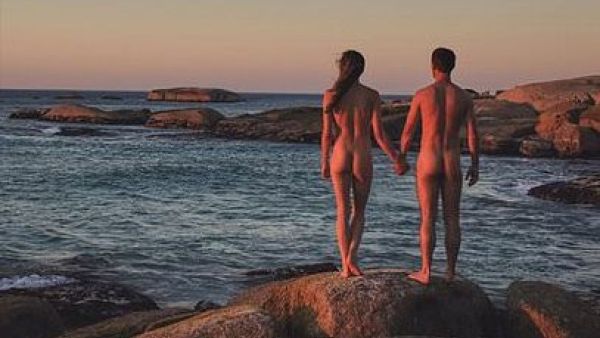 Nudist couple become Instagram stars (Twitter)