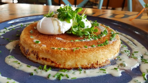 Kanafeh, traditional arabic pastry (Shutterstock)