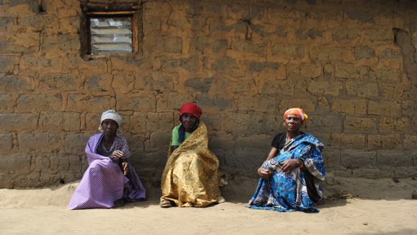 Angolan women (Shutterstock)