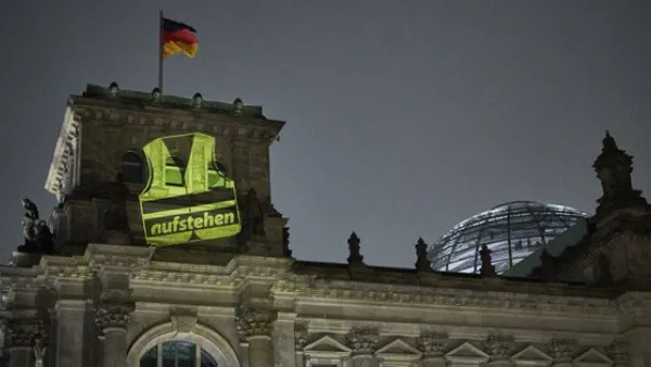 Germans Donned Yellow Vests (Twitter)