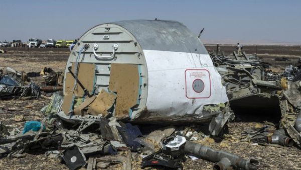 بعض حطام الطائرة/أ.ف.ب