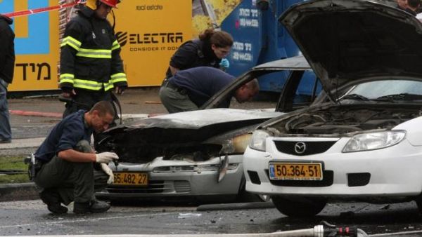 Scene from the wreckage on Tel Aviv on Thursday (AFP) Scene from the wreckage on Tel Aviv on Thursday (AFP)