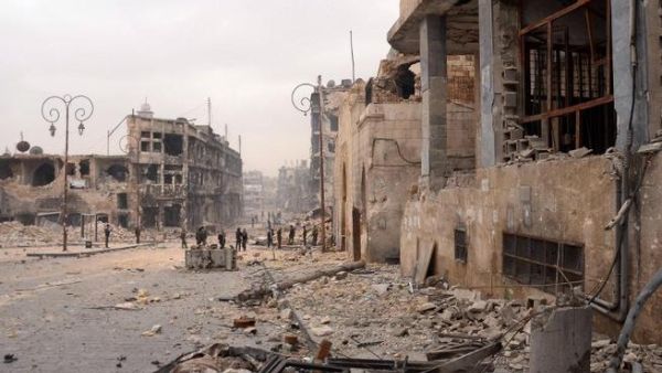 Syrian government troops take position in a heavily damaged area in the old city of Aleppo. (AFP PHOTO/STR)