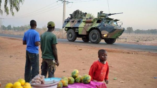 Malian people look at a French armoured vehicle as French soldiers leave Bamako and start their deployment to the north of Mali as part of the "Serval" operations on Tuesday. (AFP PHOTO/ ERIC FEFERBERG)