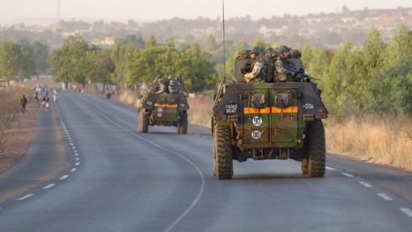 French army soldiers stand on armoured vehicles as they leave Bamako. (AFP PHOTO /ERIC FEFERBERG)