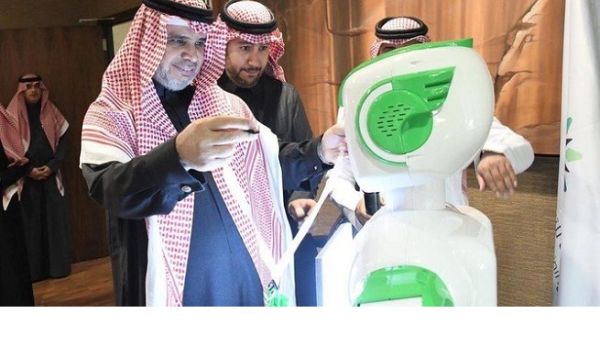 The robot will contribute to serving customers through an electronic evaluation system
