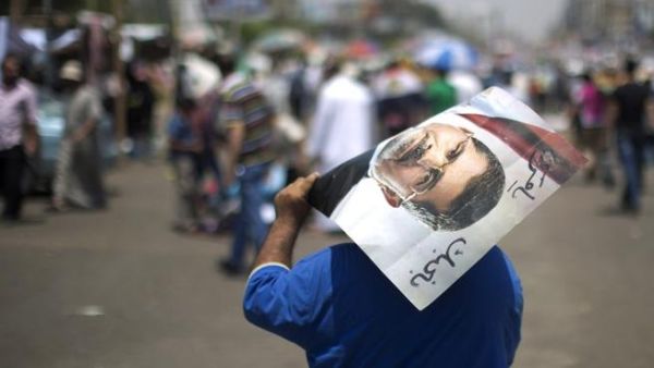 أحد مؤيدي الرئيس المعزول محمد مرسي (AFP).