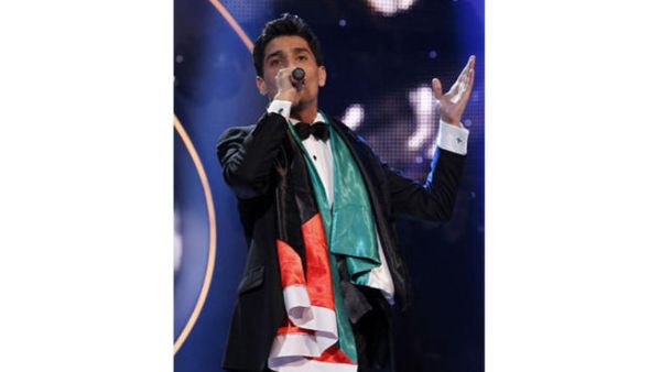 محمد عساف الفائز بلقب عرب أيدول.