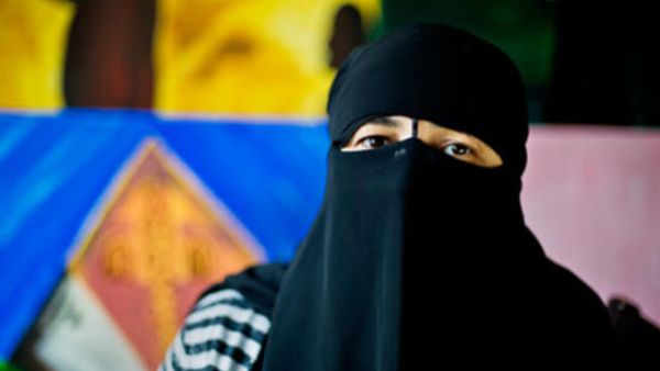 رجاء زوجة المصرية عادل عبد الباري أحد المتهمين بالإرهاب. 