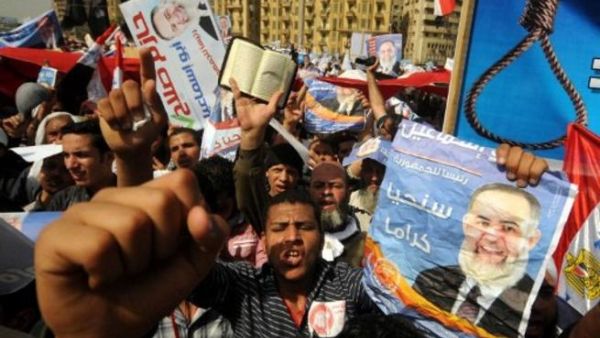 مؤيدو المرشح السلفي حازم أبو إسماعيل