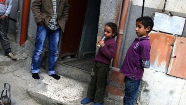 أطفال من مخيم اليرموك لجأوا إلى مخيمات لبنان 