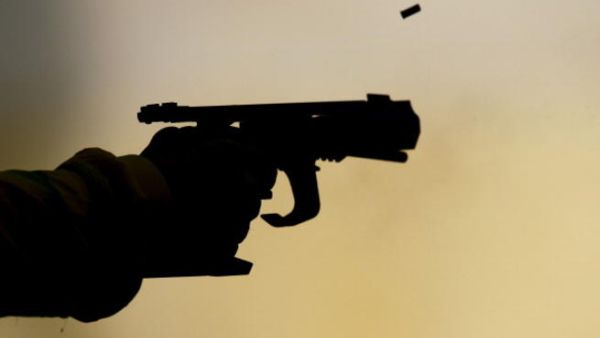 أطلق الزوج النار على زوجته بسبب محاولتها تبرير عدم حملها بأنه قد يكون بسبب الزوج.