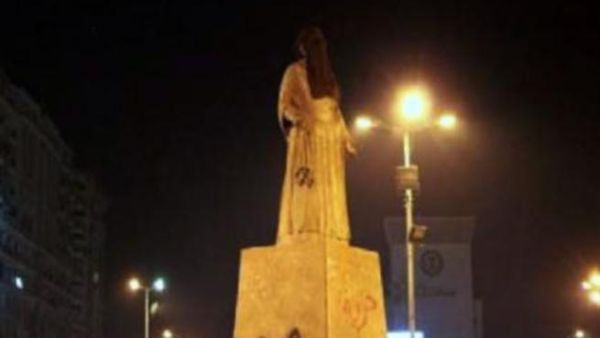التمثال المنقب.