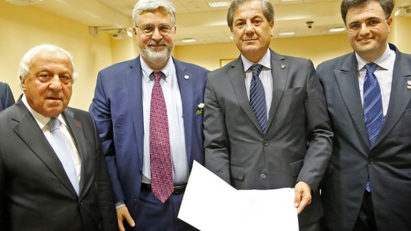 فضلو خوري، عبد السلام هيكل، فواز المرعبي، هشام الجارودي. فضلو خوري، عبد السلام هيكل، فواز المرعبي، هشام الجارودي.